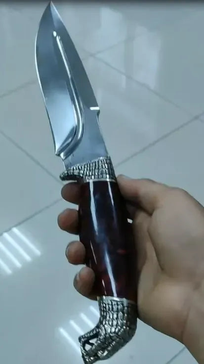 Vokiški rankų darbo peiliai „Sakalas“ ir „Krokodilas“.